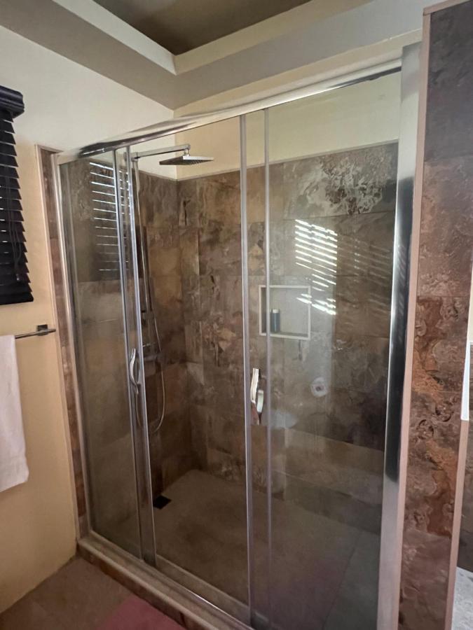 Kingston Oasis One Bedroom Luaran gambar