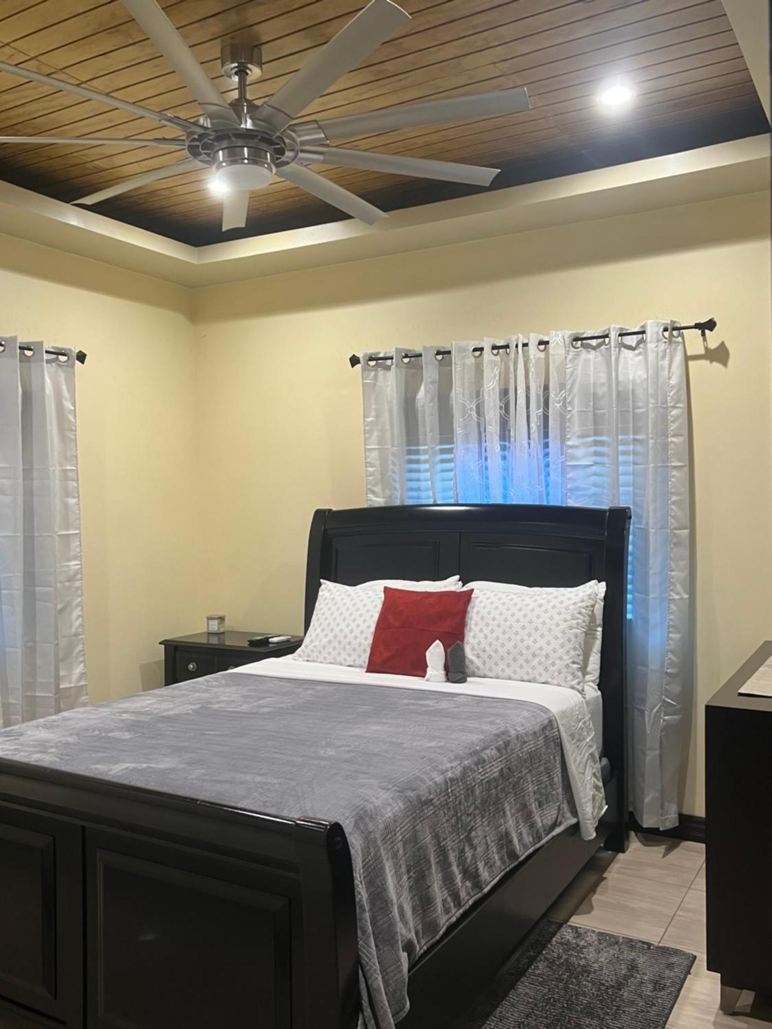 Kingston Oasis One Bedroom Luaran gambar